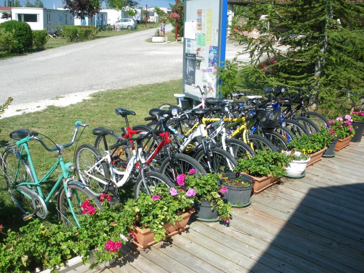 Camping Du Pontis Verteillac Dış mekan fotoğraf