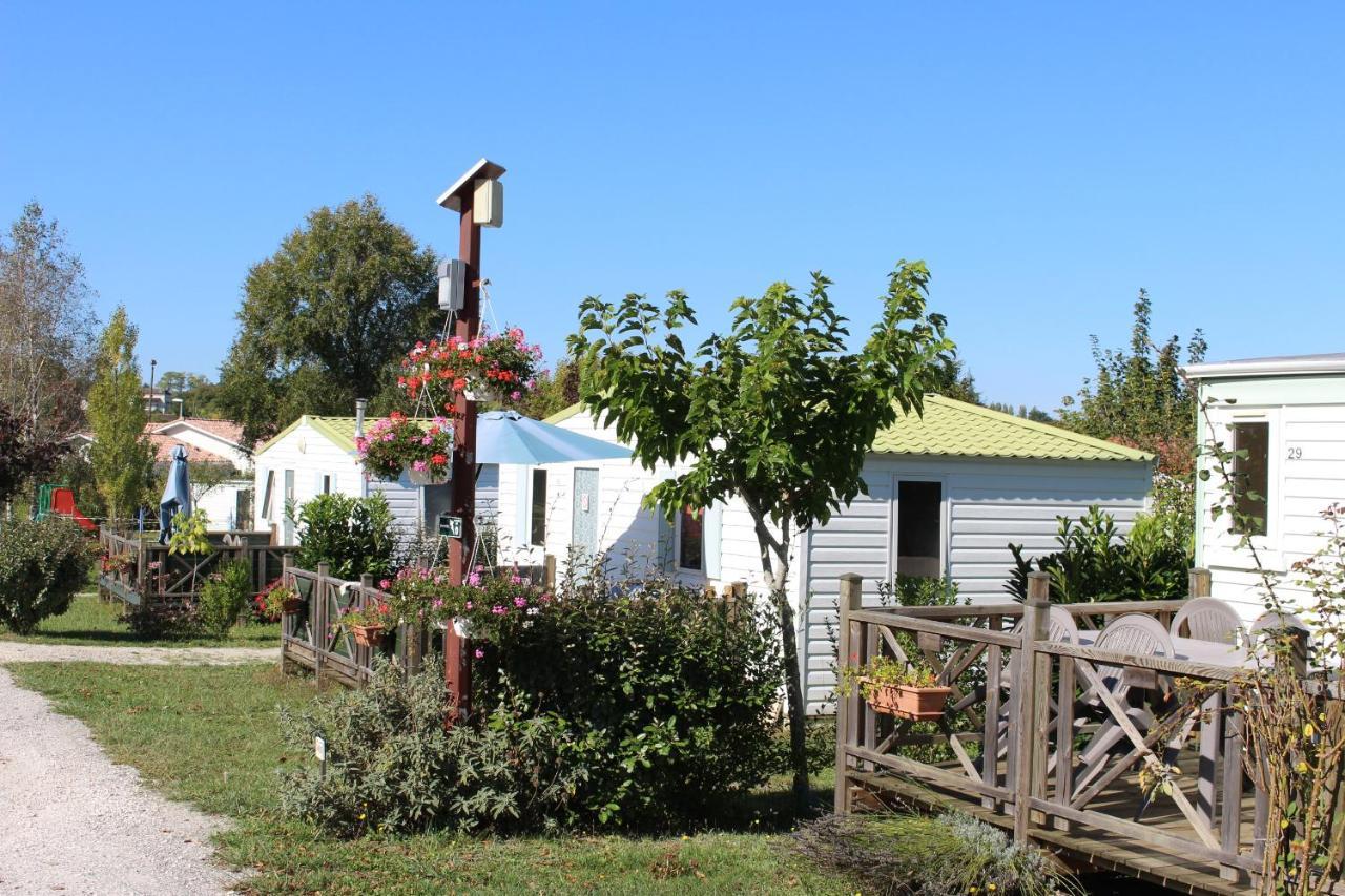 Camping Du Pontis Verteillac Dış mekan fotoğraf